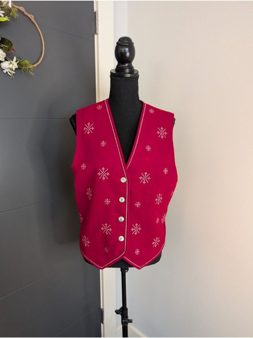 Karen Scott Sport Red Snowflake Button-Up Vest M 100% Acrylic